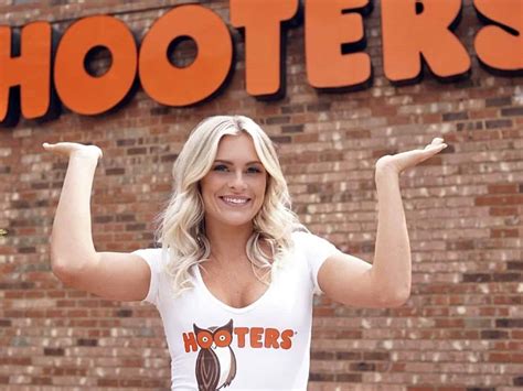 girls do porn hooters|Hooterers